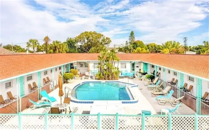 Sun Island Motel