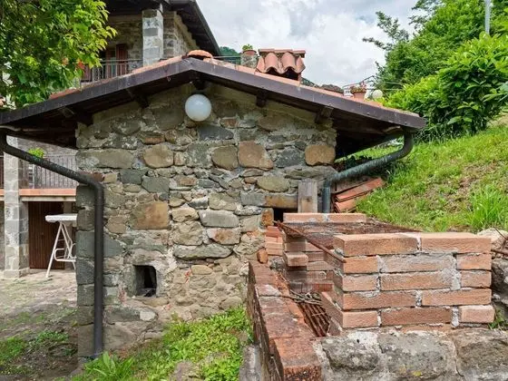 Sun-kissed Farmhouse in Fosciandora With Swimming Pool - Dış Mekan