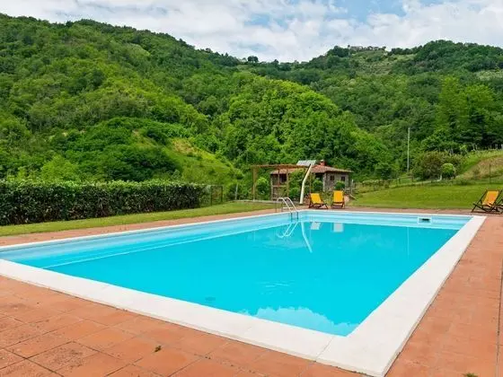 Sun-kissed Farmhouse in Fosciandora With Swimming Pool - Havuz