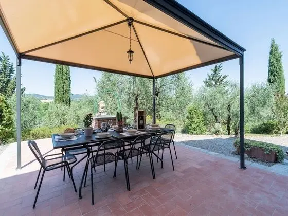 Sun-kissed Holiday Home in Gaiole in Chianti With Garden