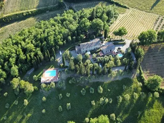 Sun-kissed Holiday Home in Gaiole in Chianti With Garden - Dış Mekan