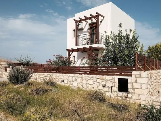 Sun-kissed Villa in Latsimas With Swimming Pool and Garden - Dış Mekan