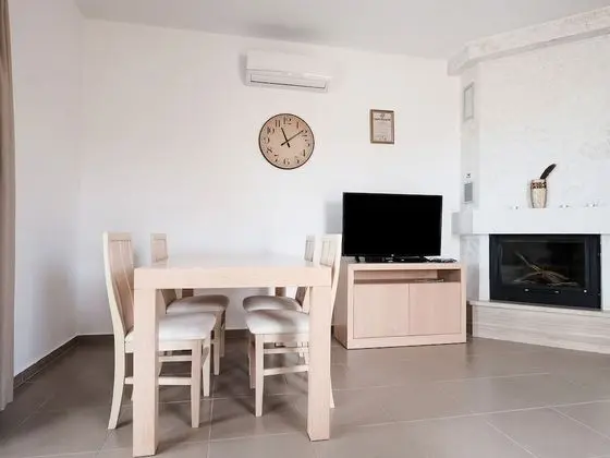 Sun-kissed Villa in Latsimas With Swimming Pool and Garden - Yerinde Yemek