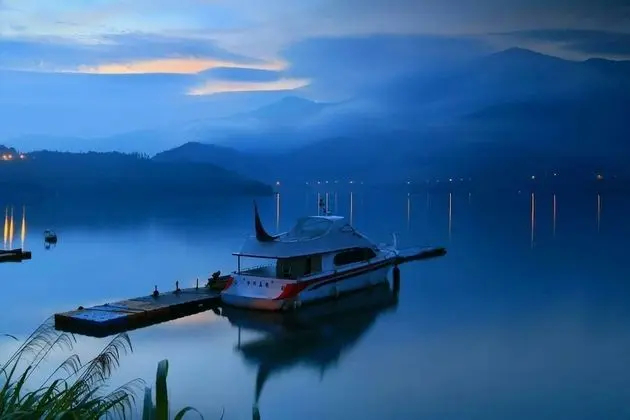 Sun Moon Lake FRIDAY Inn Backpacking