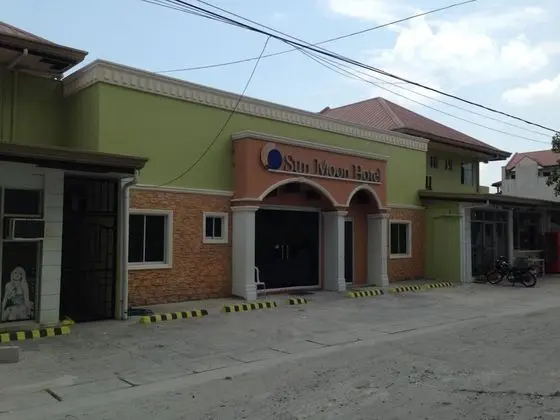 Sun Moon Poolside Hotel