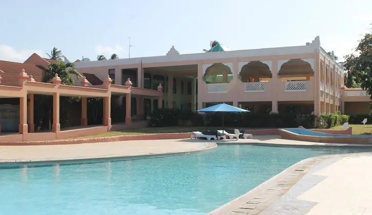 Sun N Sand Beach Resort - Dış Mekan