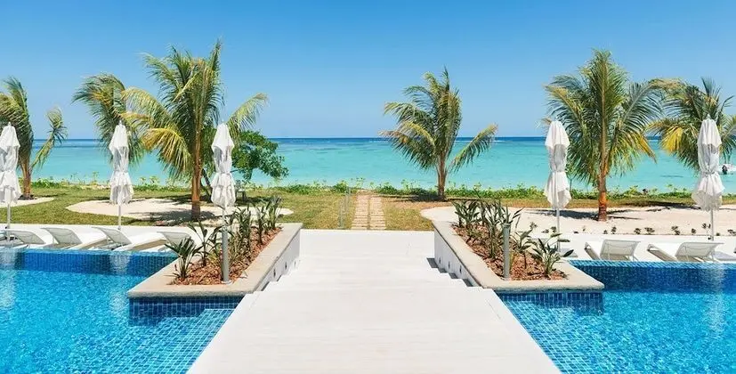 Villasun Seafront Apartment at Cap Ouest - Havuz