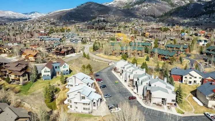 Sunburst Condominiums - Öne Çıkan Resim