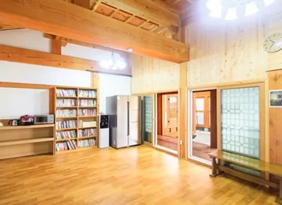 Suncheon Moonlight Love Hanok Pension - Oda