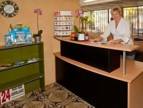Sundale Motel - Lobi