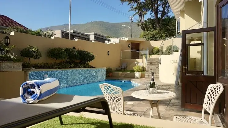 Sundown Manor Guest House - Havuz
