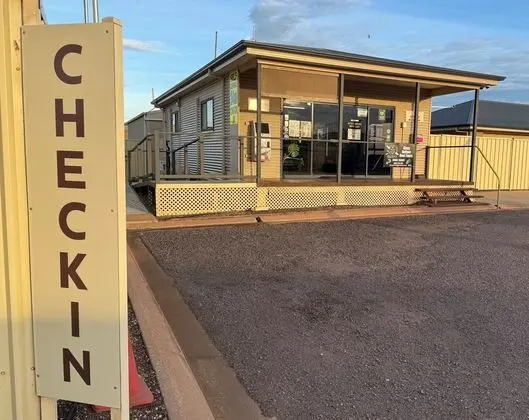 Sundowner Cabin and Tourist Park - Lobi