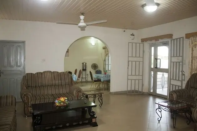 Sundowner Lodge