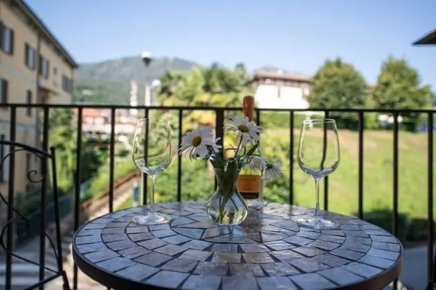 Sunflower Apartment 3 With Covered Terrace and Lake View in Baveno