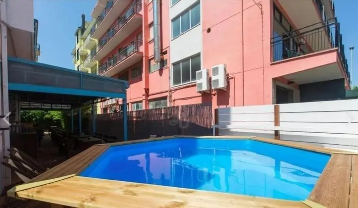 Sunflower Beach Backpacker Hostel - Havuz