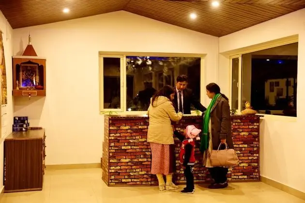 Sunita Corbett Retreat by OpenSky - Lobi