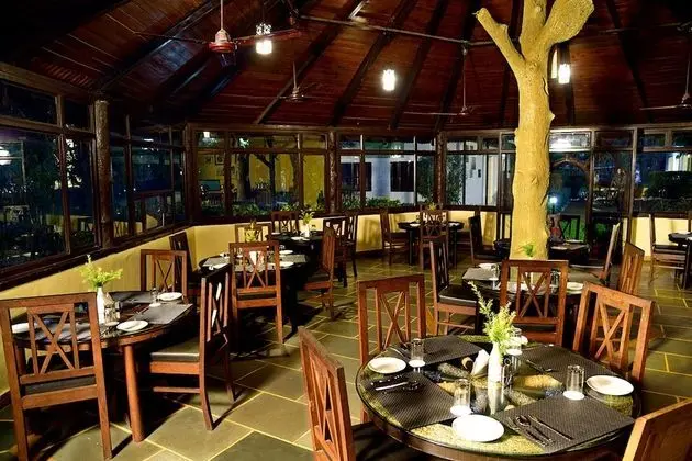 Sunita Corbett Retreat by OpenSky - Yerinde Yemek