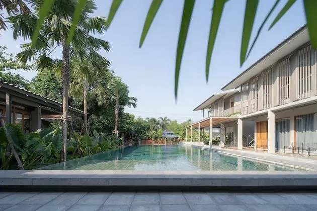 SUNKISS pool.bed.cafe
