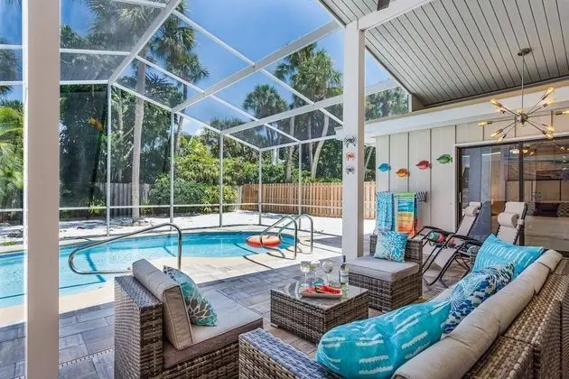 Sunkissed Pool Home - Öne Çıkan Resim