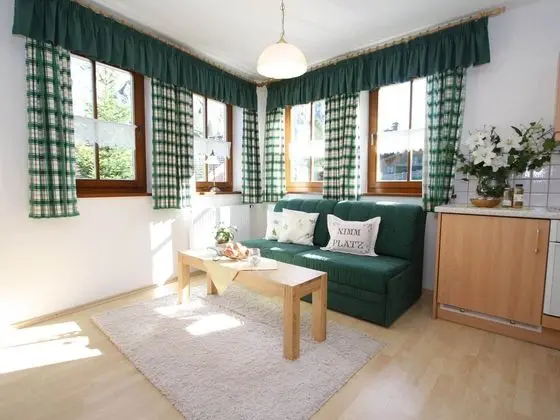 Sunlit Apartment near Ski Area in Hüttschlag - Öne Çıkan Resim