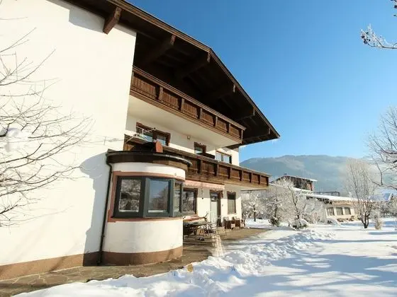 Sunlit Apartment near Ski Area in Tyrol - Dış Mekan