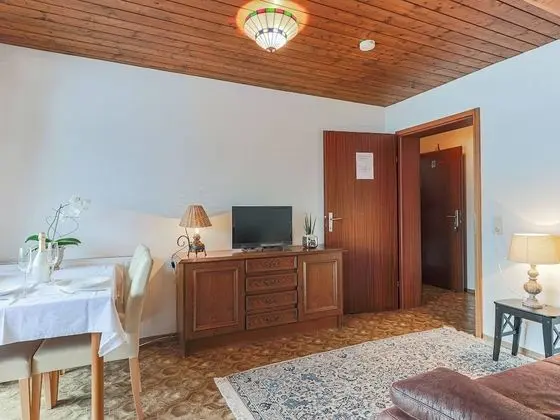 Sunlit Apartment near Ski Area in Tyrol - Yerinde Yemek