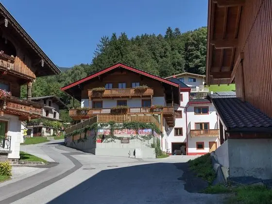 Sunlit Farmhouse near Hochzillertal Ski Area in Tyrol - Dış Mekan