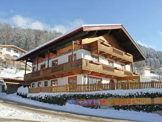 Sunlit Farmhouse near Hochzillertal Ski Area in Tyrol - Öne Çıkan Resim