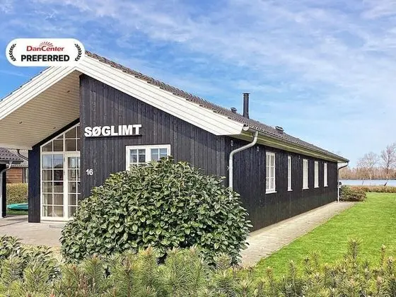 Sunlit Holiday Home in Ansanger on Lake