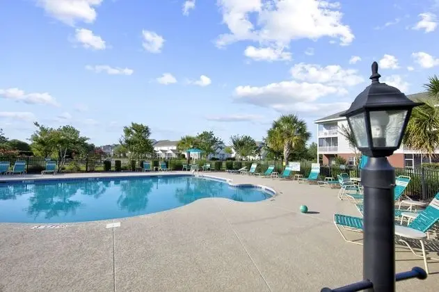 Sunny 2BR Condo with Community Pool and Close to Attractions