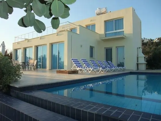 Sunny Villa, a Perfect Spacious Villa With Private Pool, Wifi Ac in all Rooms