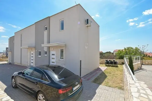 Sunny apartment with a Private Pool - Dış Mekan