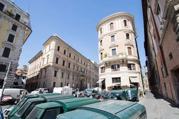 Sunny Apartment Navona Sq