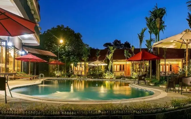 Sunny House Resort