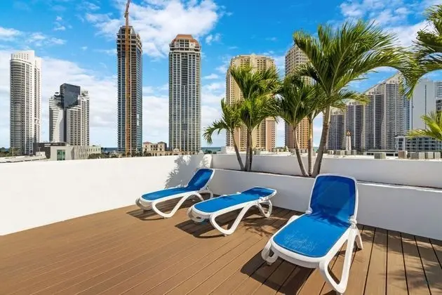 Sunny Isles by Sextant - Havuz
