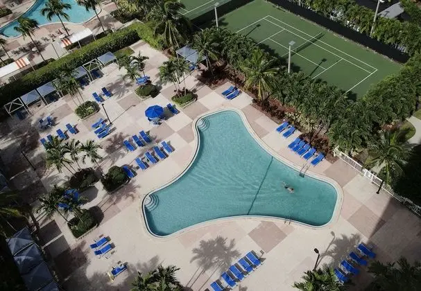 Sunny Isles Suites - Havuz