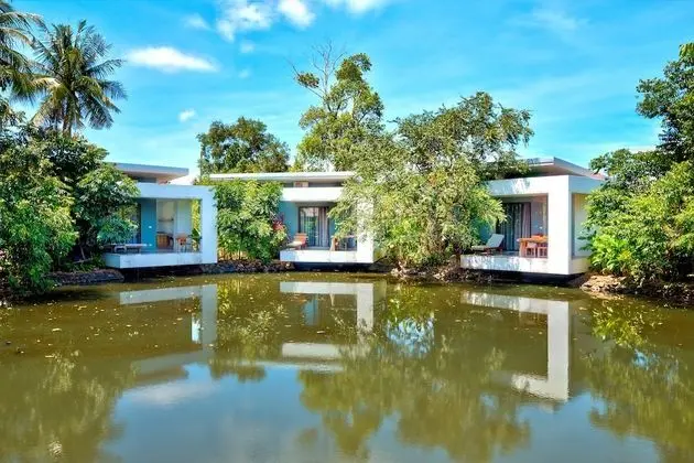 Sunny Resort Lake House