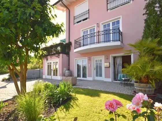 Sunny and Mediterranean House in Deggendorf With Luxurious Furnishings - Dış Mekan