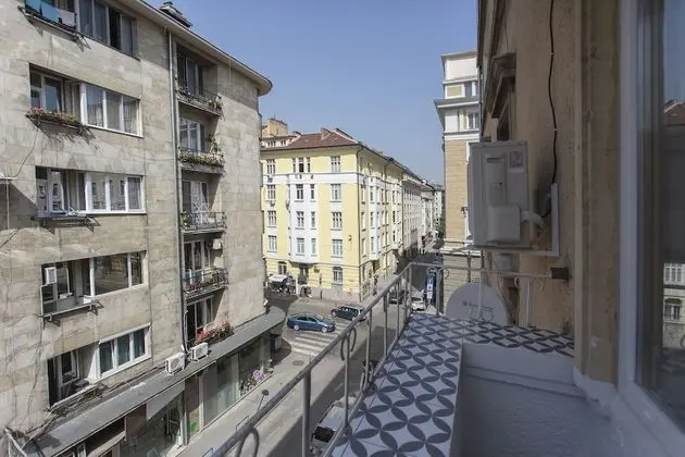 Sunny and Modern 1bdr Apartment in the Center - İç Mekan