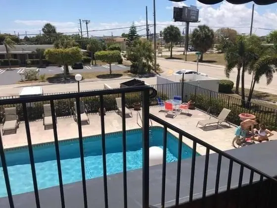 Sunny Palms Inn - Havuz