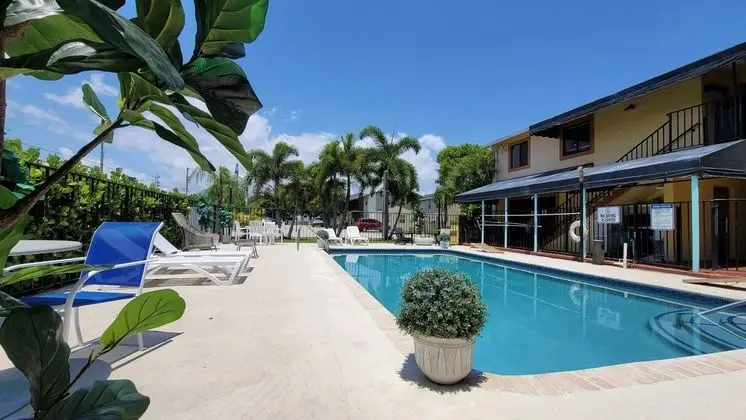 Sunny Palms Inn - Havuz