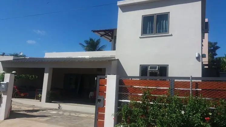 Sunny Private First Floor 1-br Beach Apartment With Spacious Balcony, Pool, Wifi