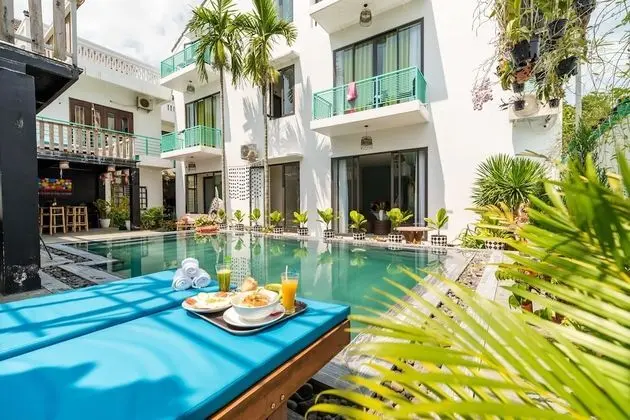 Sunny Riverside Homestay - Havuz