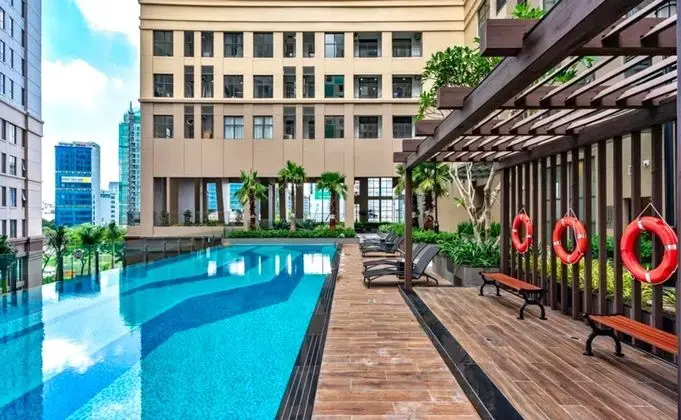 Sunny Saigon Apartments & Hotel - Havuz