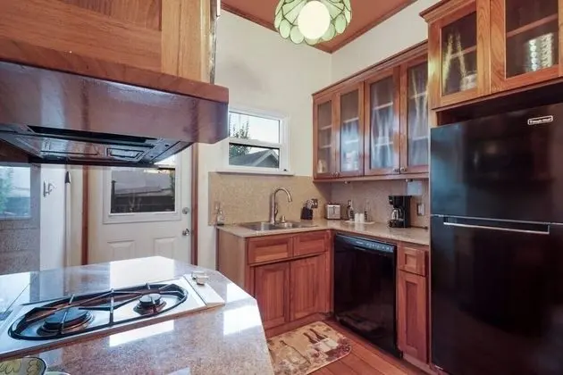 Sunny Studio Near Downtown San Jose - Mutfak