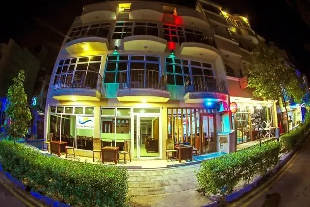 Sunny Suites Inn - Dış Mekan