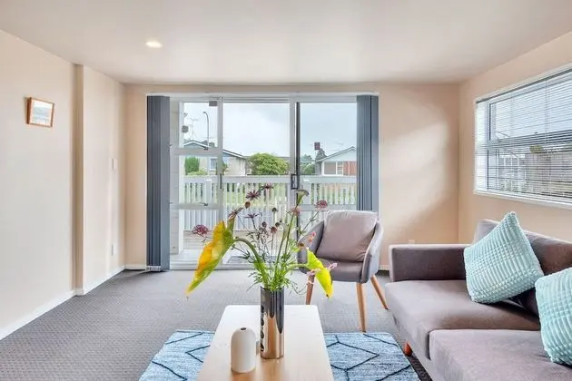 Sunny Three Bedroom Pakuranga Delight - İç Mekan