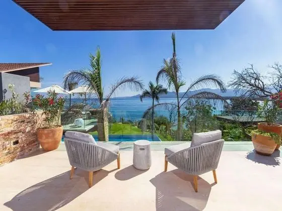 Sunny Vacation Villa 12