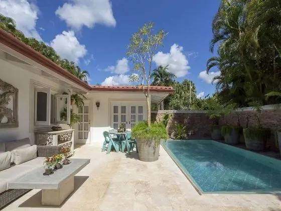 Sunny Vacation Villa 16