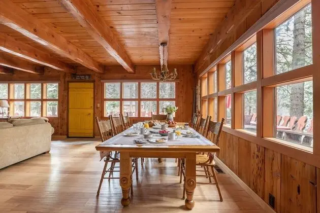Sunnyside by Avantstay Charming Lake Tahoe Chalet on Tahoes West Shore - İç Mekan